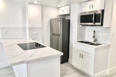 Condominio en alquiler en Miami, Florida, 46.45 m2 № 2086147 - foto 11