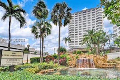 Estudio en el Condominio en Miami, Florida  № 2086147