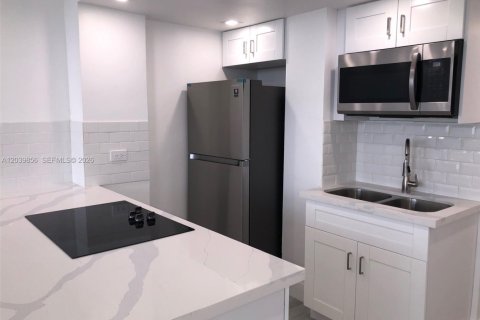Condominio en alquiler en Miami, Florida, 46.45 m2 № 2086147 - foto 18