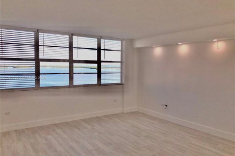 Condominio en alquiler en Miami, Florida, 46.45 m2 № 2086147 - foto 25