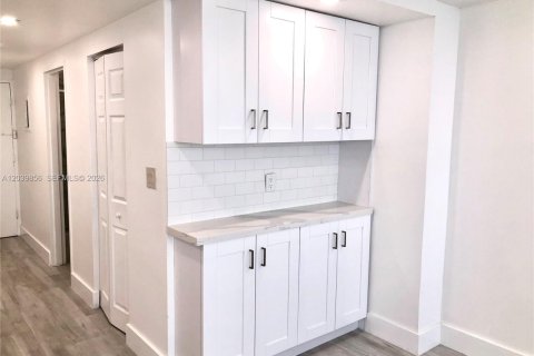Condominio en alquiler en Miami, Florida, 46.45 m2 № 2086147 - foto 24