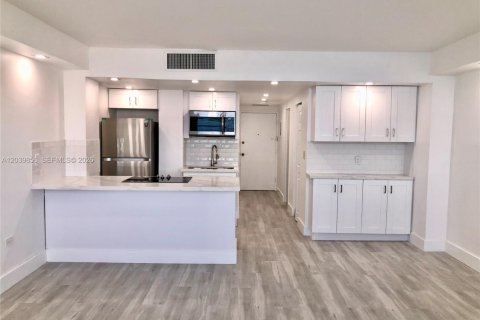 Condominio en alquiler en Miami, Florida, 46.45 m2 № 2086147 - foto 13