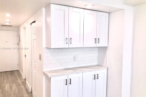 Condominio en alquiler en Miami, Florida, 46.45 m2 № 2086147 - foto 6