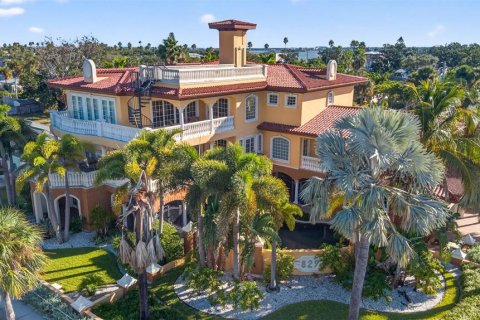 Casa en Clearwater, Florida 5 dormitorios, 674.56 m2 № 2200898
