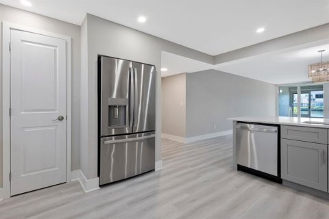 Condo in South Pasadena, Florida, 2 bedrooms  № 2428875 - photo 7