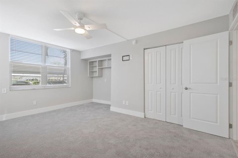 Condo in South Pasadena, Florida, 2 bedrooms  № 2428875 - photo 30