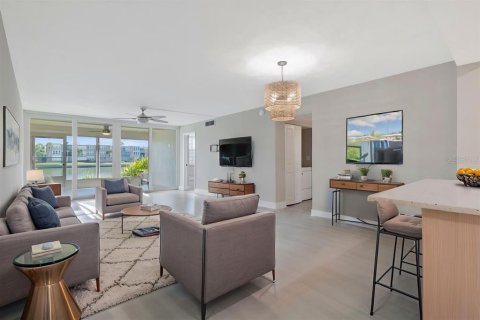 Condo in South Pasadena, Florida, 2 bedrooms  № 2428875 - photo 9