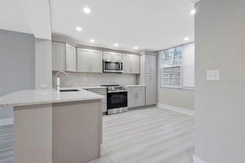 Condo in South Pasadena, Florida, 2 bedrooms  № 2428875 - photo 5