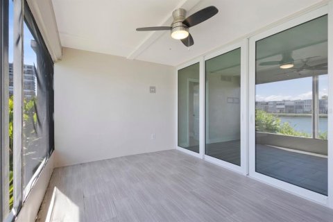 Condo in South Pasadena, Florida, 2 bedrooms  № 2428875 - photo 16