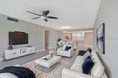 Condo in South Pasadena, Florida, 2 bedrooms  № 2428875 - photo 10