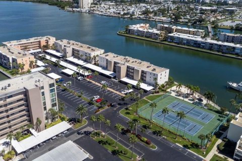 Condo in South Pasadena, Florida, 2 bedrooms  № 2428875 - photo 3
