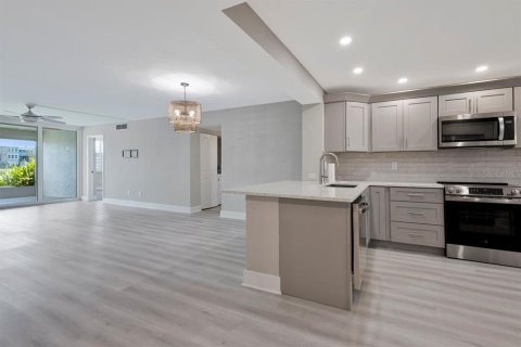 Condo in South Pasadena, Florida, 2 bedrooms  № 2428875 - photo 8