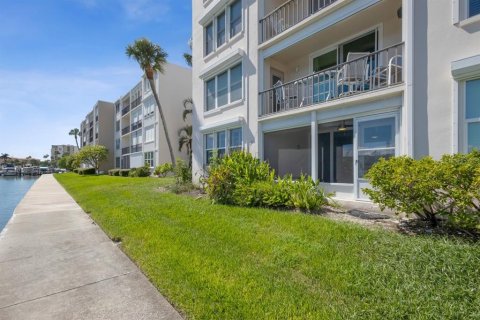 Condo in South Pasadena, Florida, 2 bedrooms  № 2428875 - photo 2