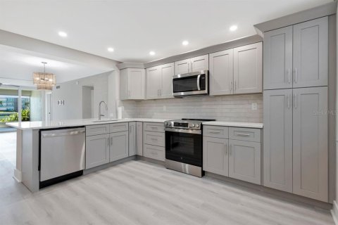 Condo in South Pasadena, Florida, 2 bedrooms  № 2428875 - photo 6