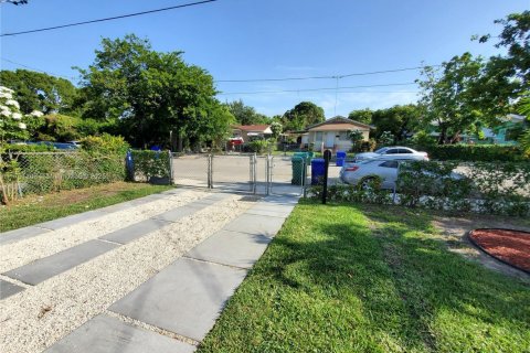 Immobilier commercial à vendre à Miami, Floride: 109.25 m2 № 1985229 - photo 5