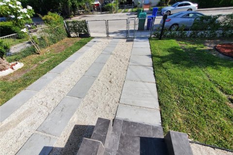 Immobilier commercial à vendre à Miami, Floride: 109.25 m2 № 1985229 - photo 4