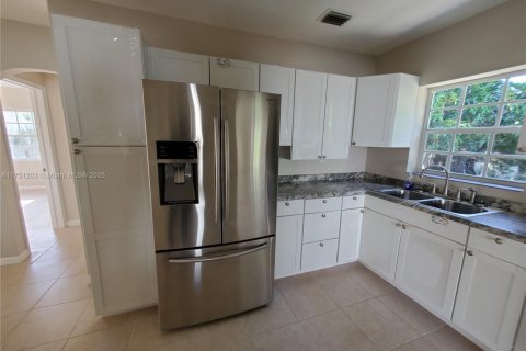 Immobilier commercial à vendre à Miami, Floride: 109.25 m2 № 1985229 - photo 14