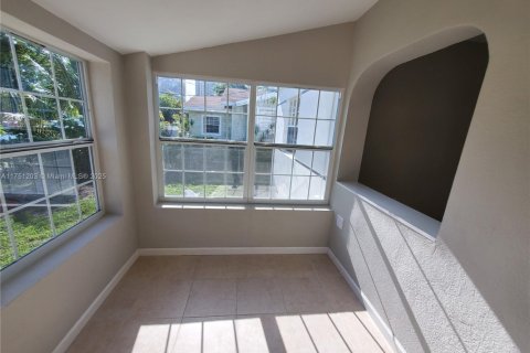 Immobilier commercial à vendre à Miami, Floride: 109.25 m2 № 1985229 - photo 8