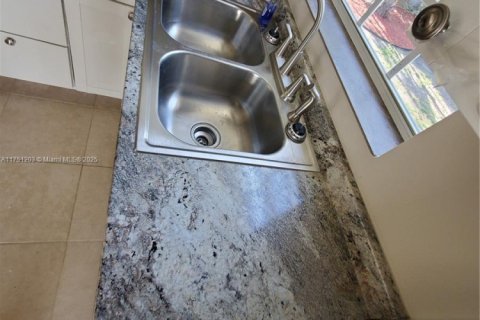 Immobilier commercial à vendre à Miami, Floride: 109.25 m2 № 1985229 - photo 17