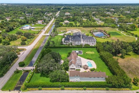House in Southwest Ranches, Florida 5 bedrooms, 503.9 sq.m. № 1738580 - photo 4
