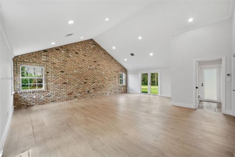 House in Southwest Ranches, Florida 5 bedrooms, 503.9 sq.m. № 1738580 - photo 14