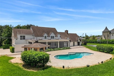 House in Southwest Ranches, Florida 5 bedrooms, 503.9 sq.m. № 1738580 - photo 9