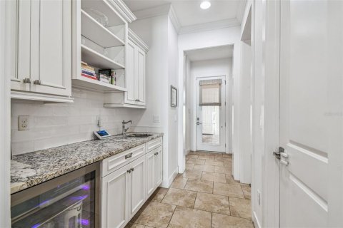 House in Tampa, Florida 5 bedrooms, 392.7 sq.m. № 1909720 - photo 15