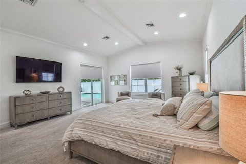 House in Tampa, Florida 5 bedrooms, 392.7 sq.m. № 1909720 - photo 25