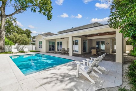 House in Tampa, Florida 5 bedrooms, 392.7 sq.m. № 1909720 - photo 8