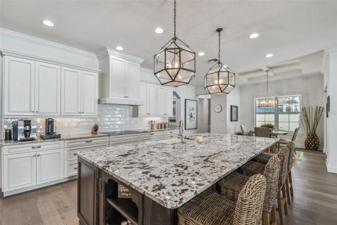 House in Tampa, Florida 5 bedrooms, 392.7 sq.m. № 1909720 - photo 18