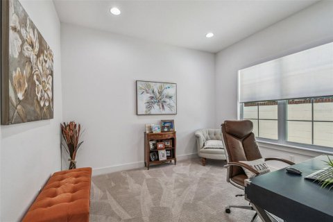 House in Tampa, Florida 5 bedrooms, 392.7 sq.m. № 1909720 - photo 29