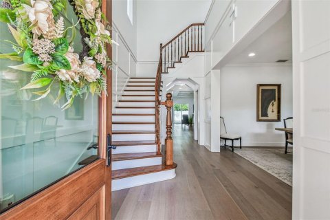 House in Tampa, Florida 5 bedrooms, 392.7 sq.m. № 1909720 - photo 3
