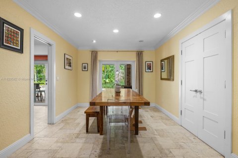 House in Pinecrest, Florida 4 bedrooms, 312.99 sq.m. № 1801076 - photo 4