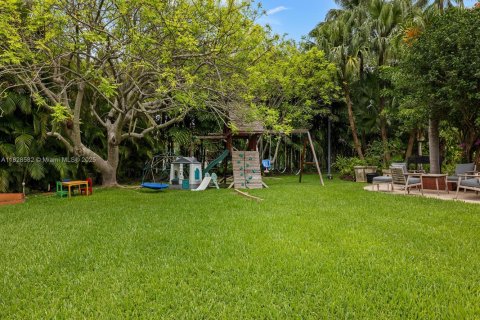 House in Pinecrest, Florida 4 bedrooms, 312.99 sq.m. № 1801076 - photo 23