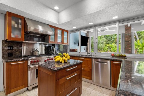 House in Pinecrest, Florida 4 bedrooms, 312.99 sq.m. № 1801076 - photo 3