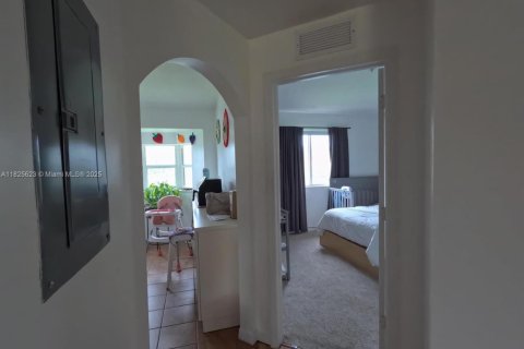 Condo in Homestead, Florida, 2 bedrooms  № 1938176 - photo 23