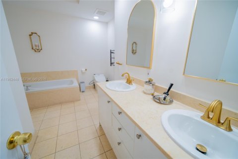 Condominio en venta en Aventura, Florida, 2 dormitorios, 116.78 m2 № 2024074 - foto 8