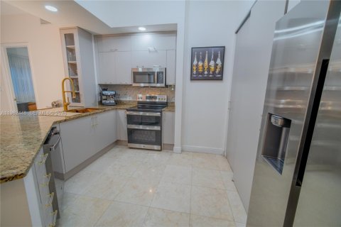 Condominio en venta en Aventura, Florida, 2 dormitorios, 116.78 m2 № 2024074 - foto 3