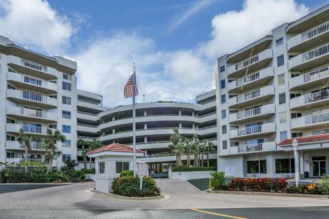 Condo in Daytona Beach, Florida, 3 bedrooms  № 2166387