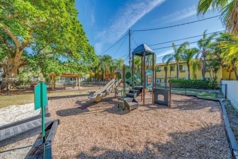 Casa en alquiler en Miami, Florida, 2 dormitorios, 88.26 m2 № 1953597 - foto 4