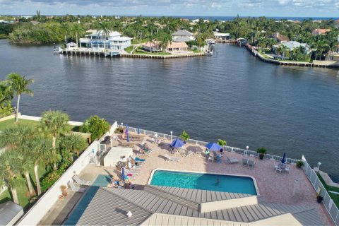 Condominio en venta en Boynton Beach, Florida, 2 dormitorios, 88.44 m2 № 1048032 - foto 1