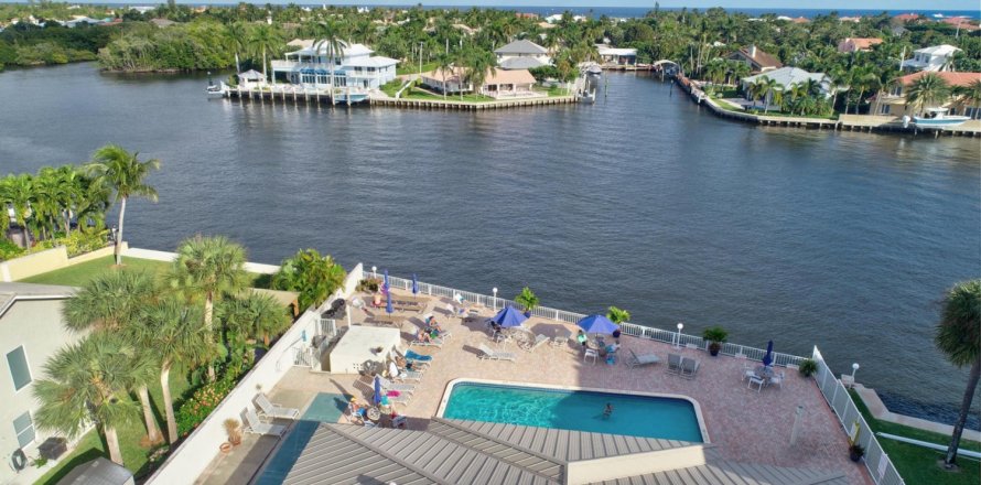 Condominio en Boynton Beach, Florida, 2 dormitorios  № 1048032