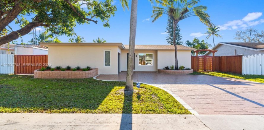 Casa en Pembroke Pines, Florida 2 dormitorios, 121.52 m2 № 2011669