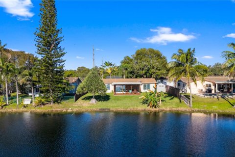 Casa en venta en Pembroke Pines, Florida, 2 dormitorios, 121.52 m2 № 2011669 - foto 5