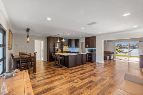 Casa en venta en Pembroke Pines, Florida, 2 dormitorios, 121.52 m2 № 2011669 - foto 14