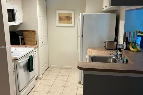 Condo in Sunny Isles Beach, Florida, 1 bedroom  № 2076143 - photo 10