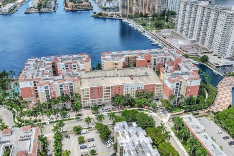 Condo in Sunny Isles Beach, Florida, 1 bedroom  № 2076143 - photo 30