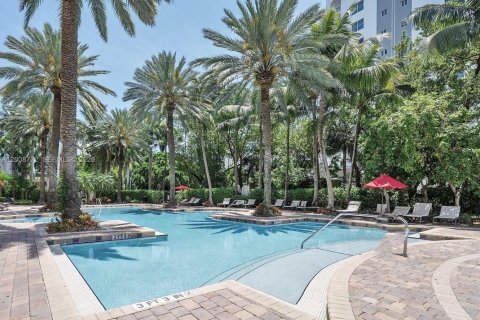 Condo in Sunny Isles Beach, Florida, 1 bedroom  № 2076143 - photo 18