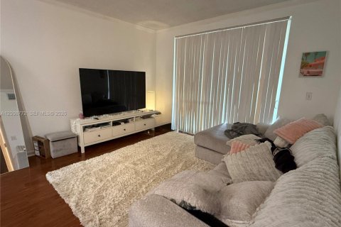Condo in Sunny Isles Beach, Florida, 1 bedroom  № 2076143 - photo 2