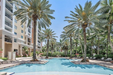 Condo in Sunny Isles Beach, Florida, 1 bedroom  № 2076143 - photo 17